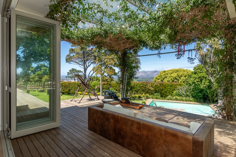 4 Bedroom Property for Sale in Bishopscourt Western Cape